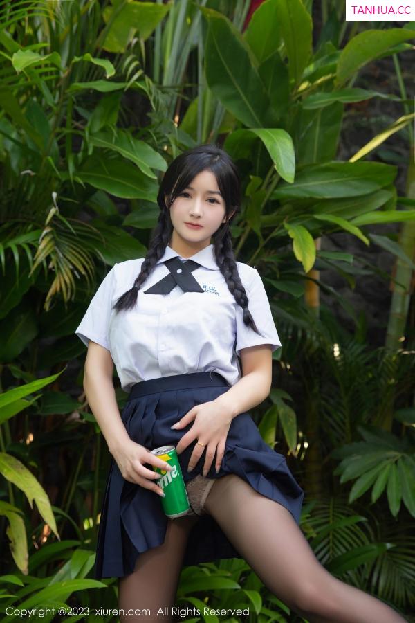   [XiuRen]高清写真图 2023.06.19 No.6940 谭小灵 短裙美腿第5张图片